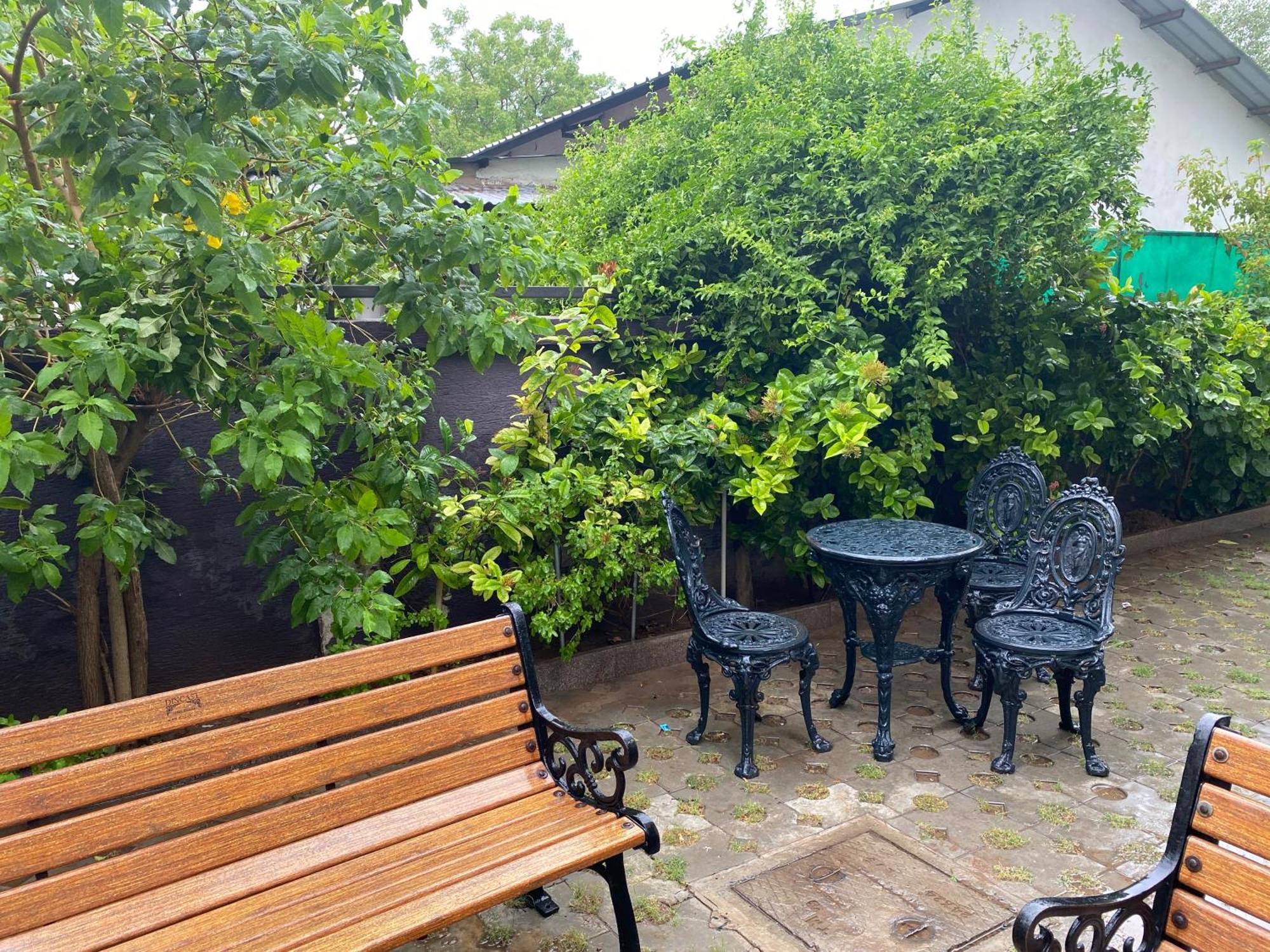 Hotel Ashray Inn Amhedabad Dış mekan fotoğraf