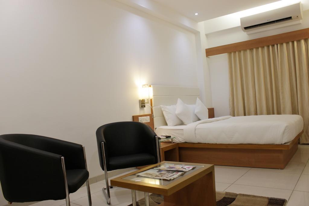 Hotel Ashray Inn Amhedabad Oda fotoğraf