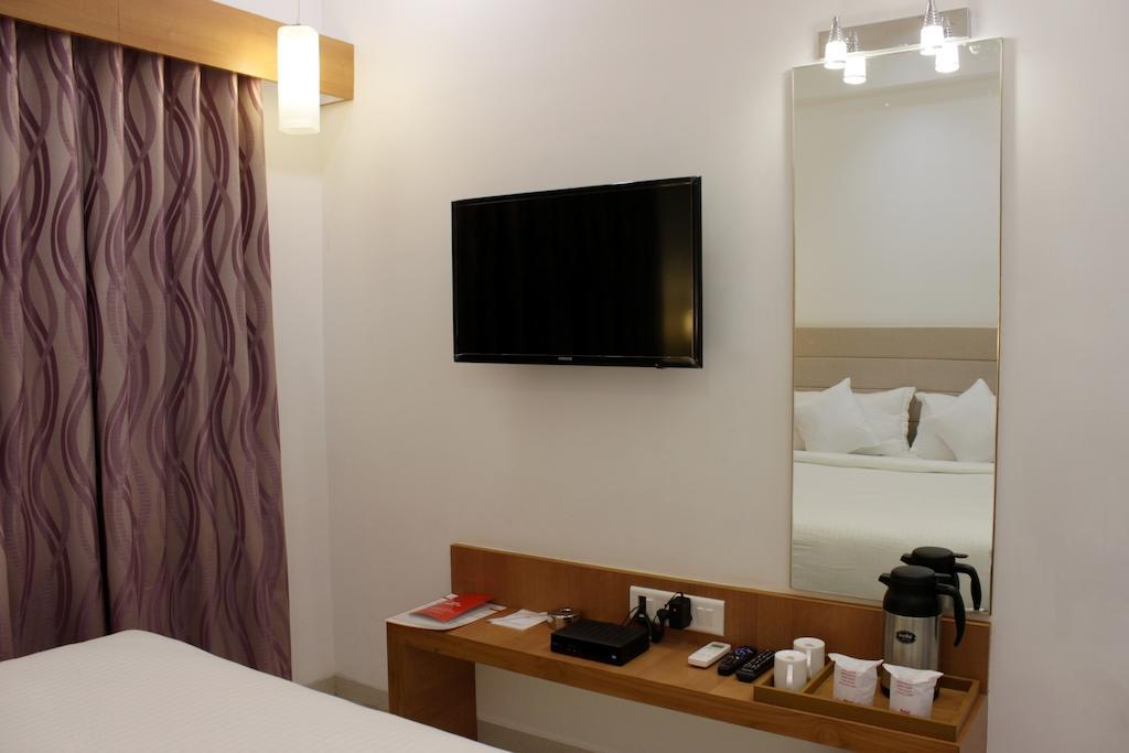 Hotel Ashray Inn Amhedabad Oda fotoğraf