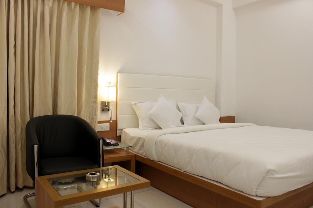 Hotel Ashray Inn Amhedabad Oda fotoğraf