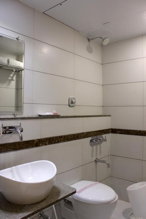Hotel Ashray Inn Amhedabad Oda fotoğraf